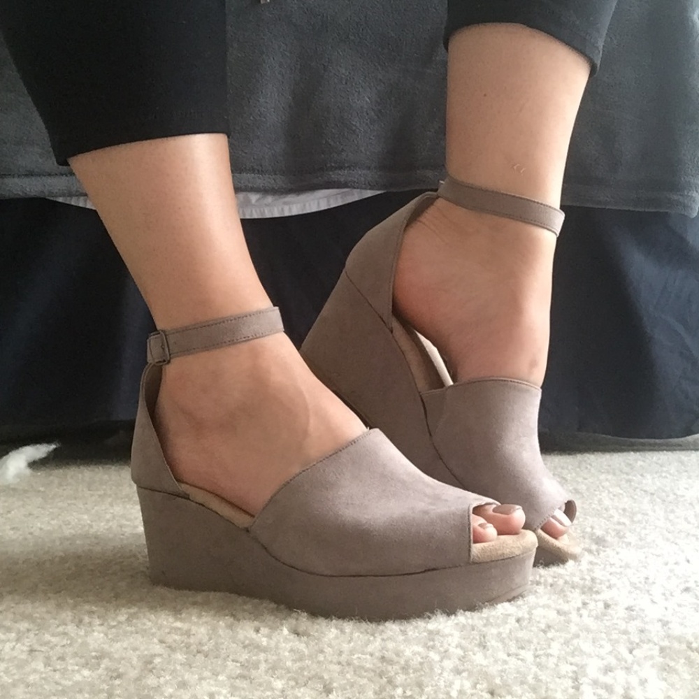 NEW Wedge Sandal MAKE OFFER